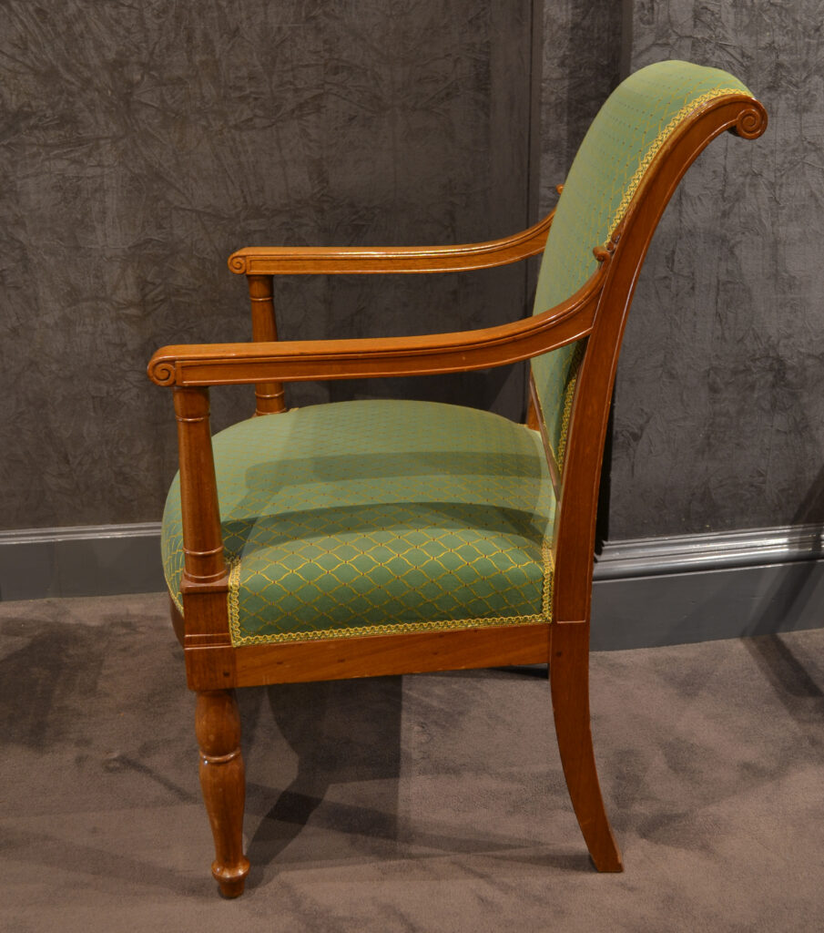 fauteuil du palais de Fonfainebleau profil