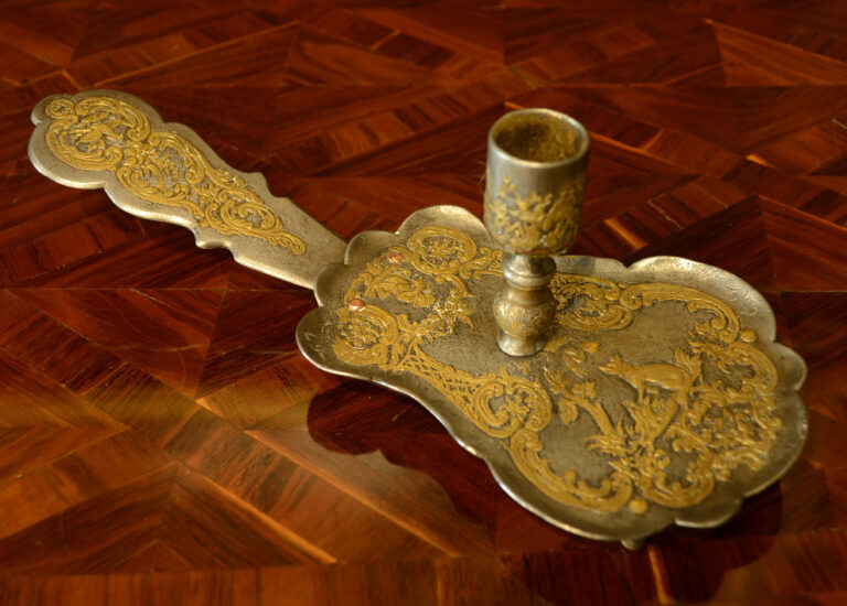 Bougeoir d&rsquo;époque Louis XV aux Fables