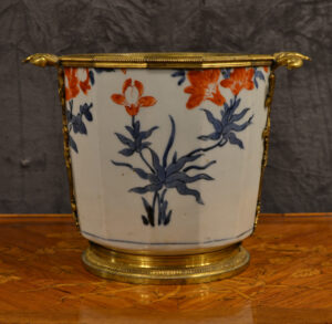 Pot en porcelaine du Japon bronze doré d'époque Régence
