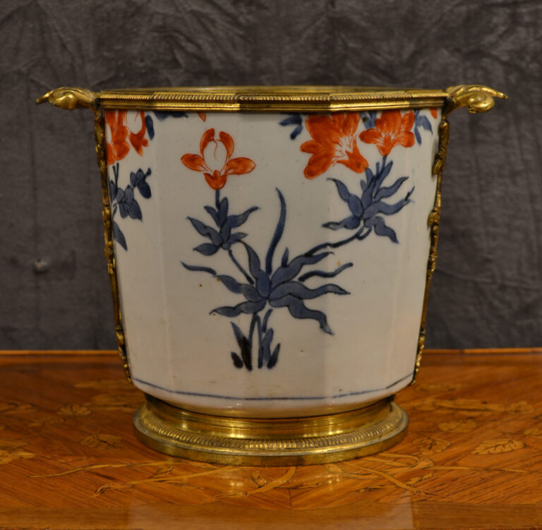 A Régence ormolu mounted Japanese porcelain pot